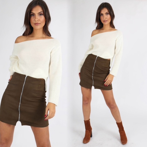 Off the shoulder knit sweater in ivory soft material - Picture 5 of 7